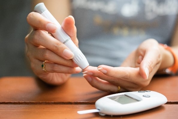 Kiểm soát đường huyết giúp hỗ trợ điều trị suy thận mạn