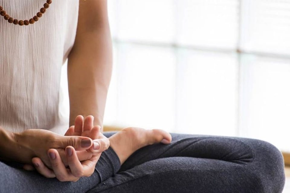Chánh niệm là một bài tập khác nhằm giúp chúng ta thoát khỏi cuộc sống bận rộn và chú tâm vào khoảnh khắc hiện tại.