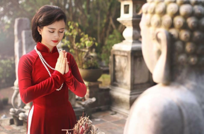  Người phụ nữ có kinh nguyệt, khi đến kì kinh nguyệt thì thân thể thường đau mỏi, tâm lý bất ổn.