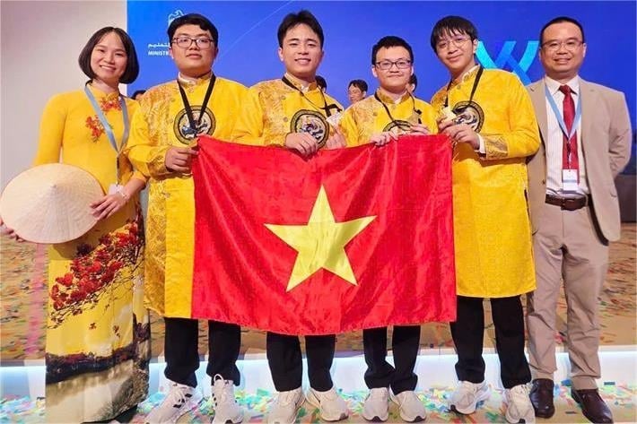 Cả 4 học sinh Việt Nam đều đoạt huy chương Vàng Olympic hóa học quốc tế 2025. Ảnh: Bộ GD&ĐT