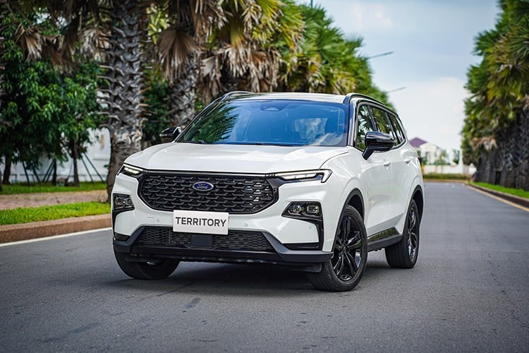 Trong khi Mazda CX-5 có sức bán ổn định trong 6 tháng đầu năm, Ford Territory lại có doanh số lên xuống thất thường.