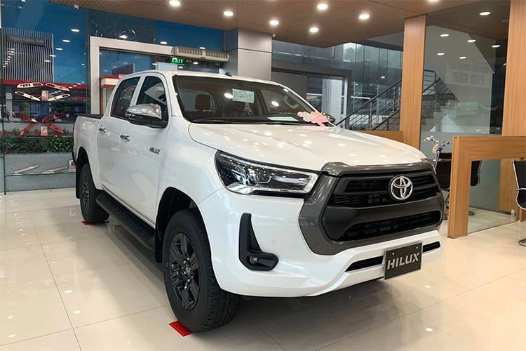 Doanh số tích lũy trong 6 tháng đầu năm nay của Toyota Hilux cũng đứng thứ 3 trong phân khúc, đạt 1.401 xe.