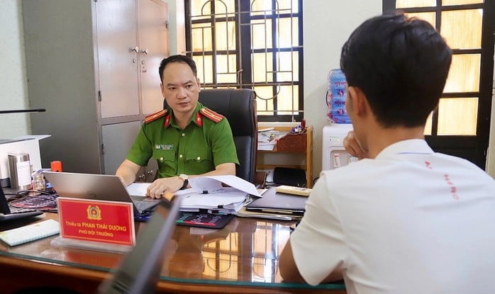 Nguyễn Văn Diễn - Tổng Giám đốc Công ty Cổ phần Thương mại Vật tư Y tế An Bình làm việc với cơ quan Công an.
