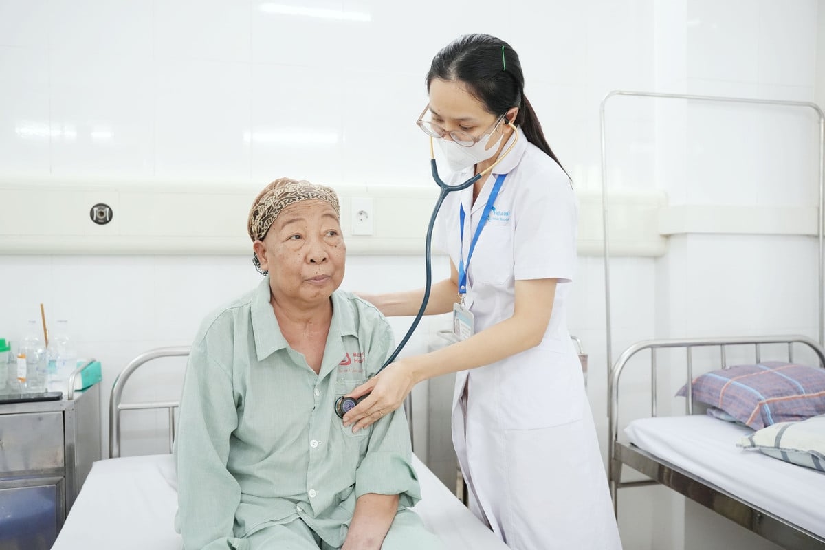 Liệu pháp miễn dịch mang lại nhiều lợi ích vượt trội trong điều trị ung thư phổi không tế bào nhỏ, bao gồm tăng thời gian sống thêm không bệnh và toàn bộ, kiểm soát tiến triển bệnh hiệu quả - Ảnh BVCC