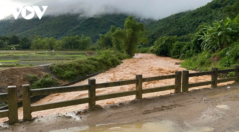 Dòng nước lũ chảy xiết khiến công tác cứu hộ cứu nạn gặp nhiều khó khăn - Ảnh: VOV