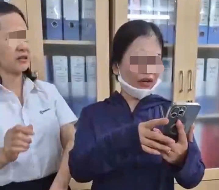 Nữ giáo viên hoảng loạn chạy đến điện lực khu vực trình báo.