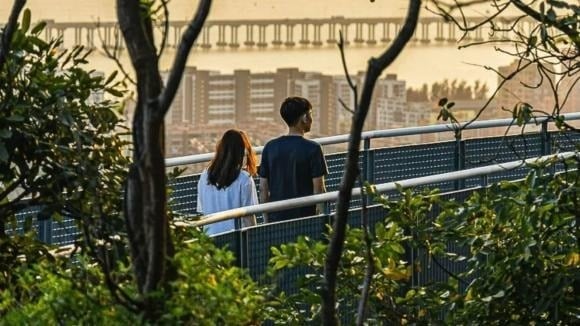 Nhiều phụ nữ thường trách móc người yêu cũ của bạn trai mình, cho rằng cô ta là nguyên nhân khiến mối quan hệ rạn nứt.