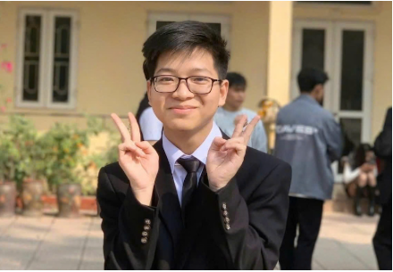 Nguyễn Duy Phong - học sinh lớp 12A5 Trường THPT Chương Mỹ A (Hà Nội) là thủ khoa khối A00 với điểm tuyệt đối 30/30 và thủ khoa kỳ đánh giá năng lực của ĐH Quốc gia Hà Nội - Ảnh: Báo Lao Động