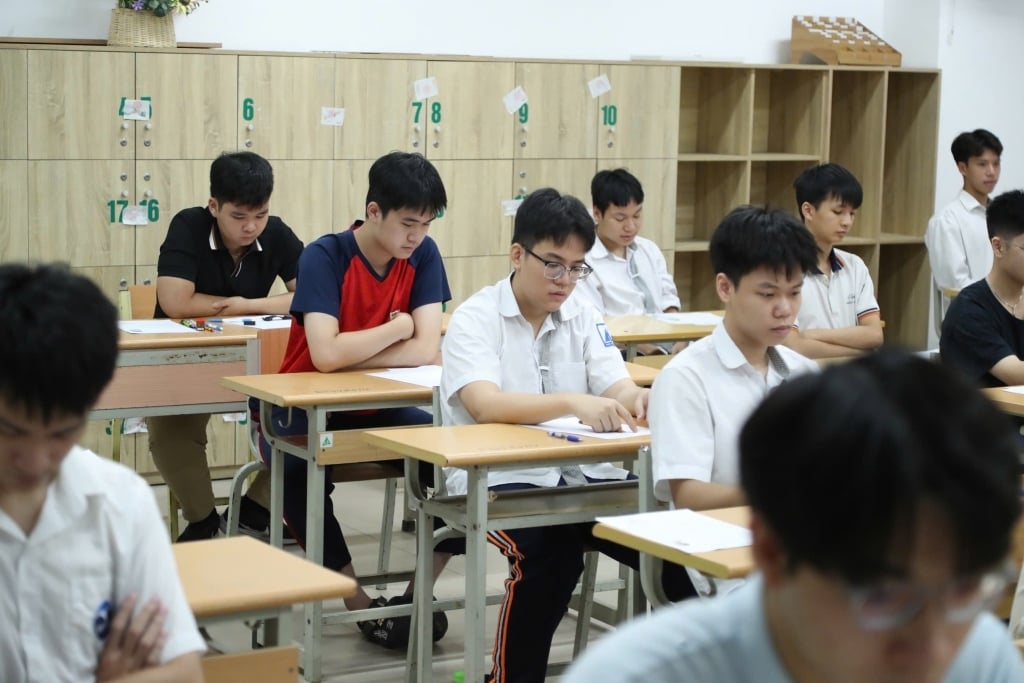 Thí sinh Hà Nội dự kỳ thi tốt nghiệp THPT 2025. Ảnh: Ngọc Tú