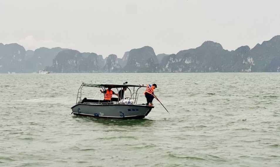Lực lượng chức năng tỉnh Quảng Ninh tìm kiếm cứu nạn.