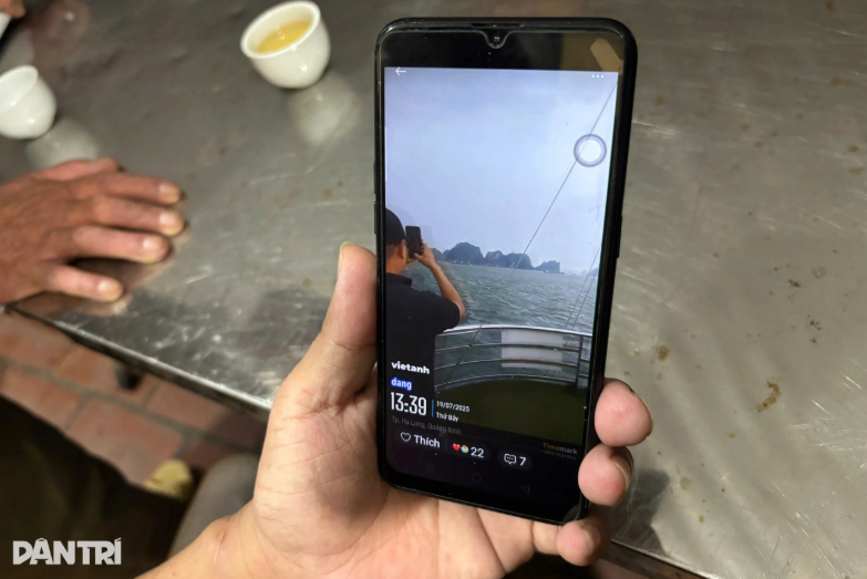 Trước khi tai nạn ập đến, anh V.A. từng gọi video quay cảnh biển cho em trai xem - Ảnh: Báo Dân trí