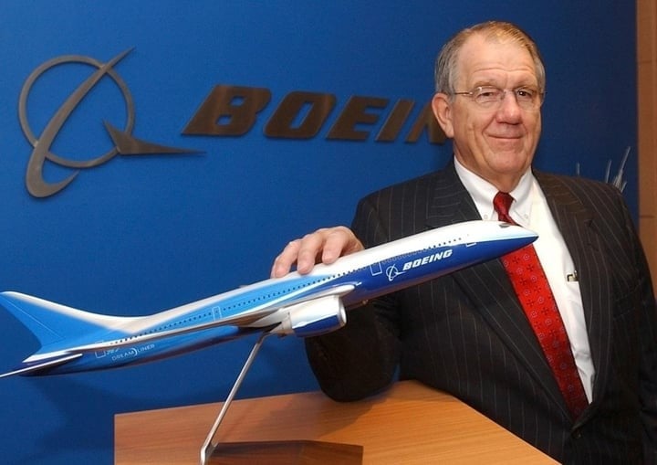 Harry Stonecipher - cựu CEO tập đoàn Boeing. Ảnh: Business Insider