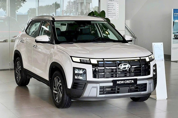 Bên dưới nắp ca-pô là khối động cơ 1.5L, sản sinh công suất cực đại 115 mã lực, mô-men xoắn tối đa 144 Nm.