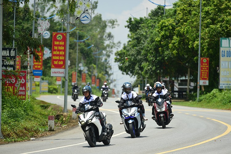  Ngay từ ánh nhìn đầu tiên, Yamaha NVX 2025 đã cho cảm giác đậm chất thể thao, một chiếc xe khiến bạn muốn lên đường ngay lập tức.