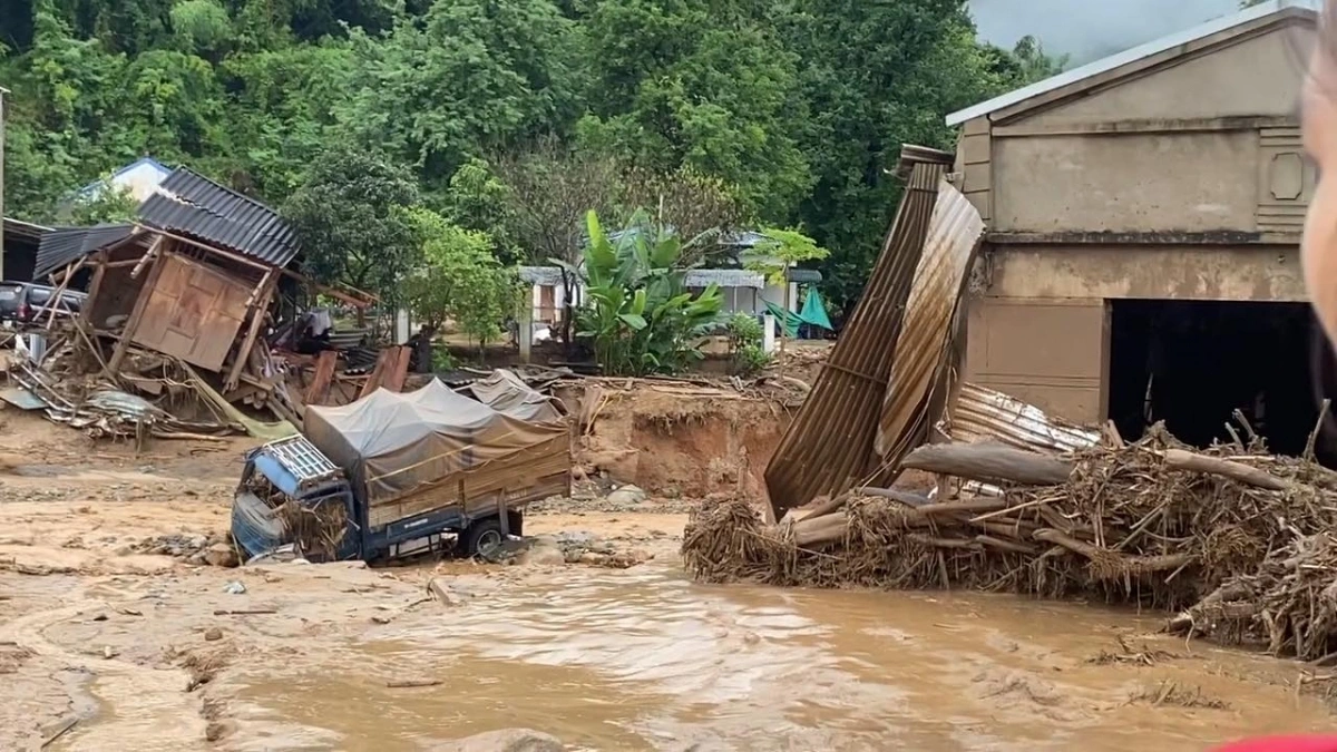  Nhiều tài sản có giá trị bị thiệt hại sau trận lũ dữ. (Ảnh: MXH)