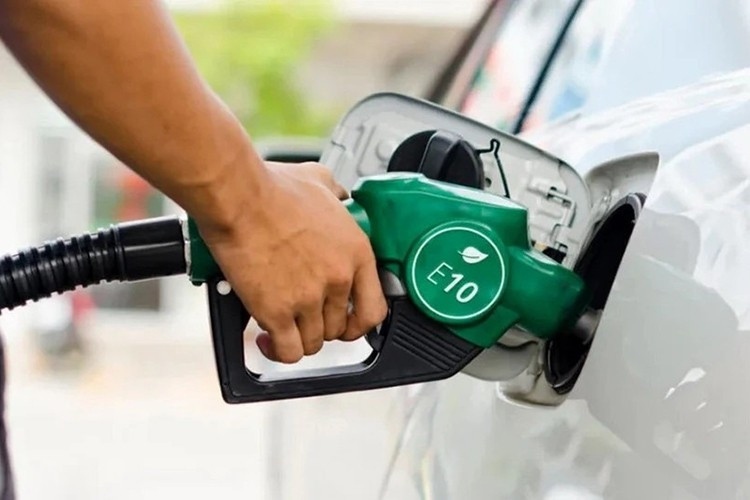 Việc chuyển đổi sử dụng xăng sinh học E10 đang trở thành xu hướng toàn cầu, trong đó có Việt Nam.