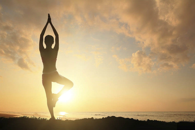  Tập yoga vào buổi sáng là cách tuyệt vời để bắt đầu ngày mới một cách tích cực, khỏe mạnh và an yên.