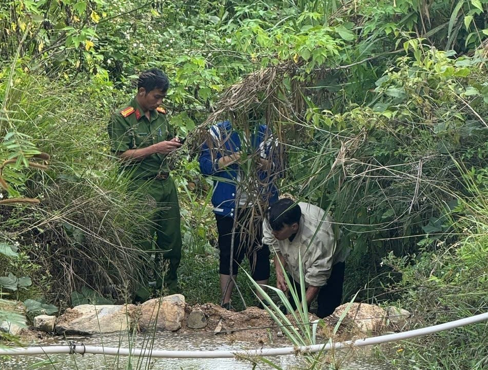  Hiện trường phát hiện thi thể bé T.P.N.H.