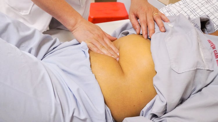  Bệnh nhân bị vàng mắt, vàng da do suy gan cấp - Ảnh BVCC