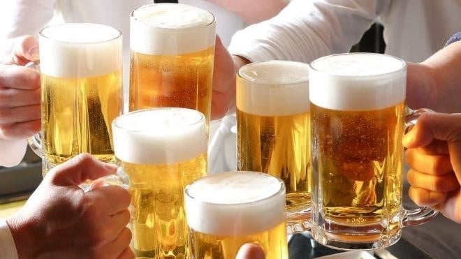  Lạm dụng bia cũng có thể gây ra hệ lụy với sức khỏe (Ảnh minh họa)