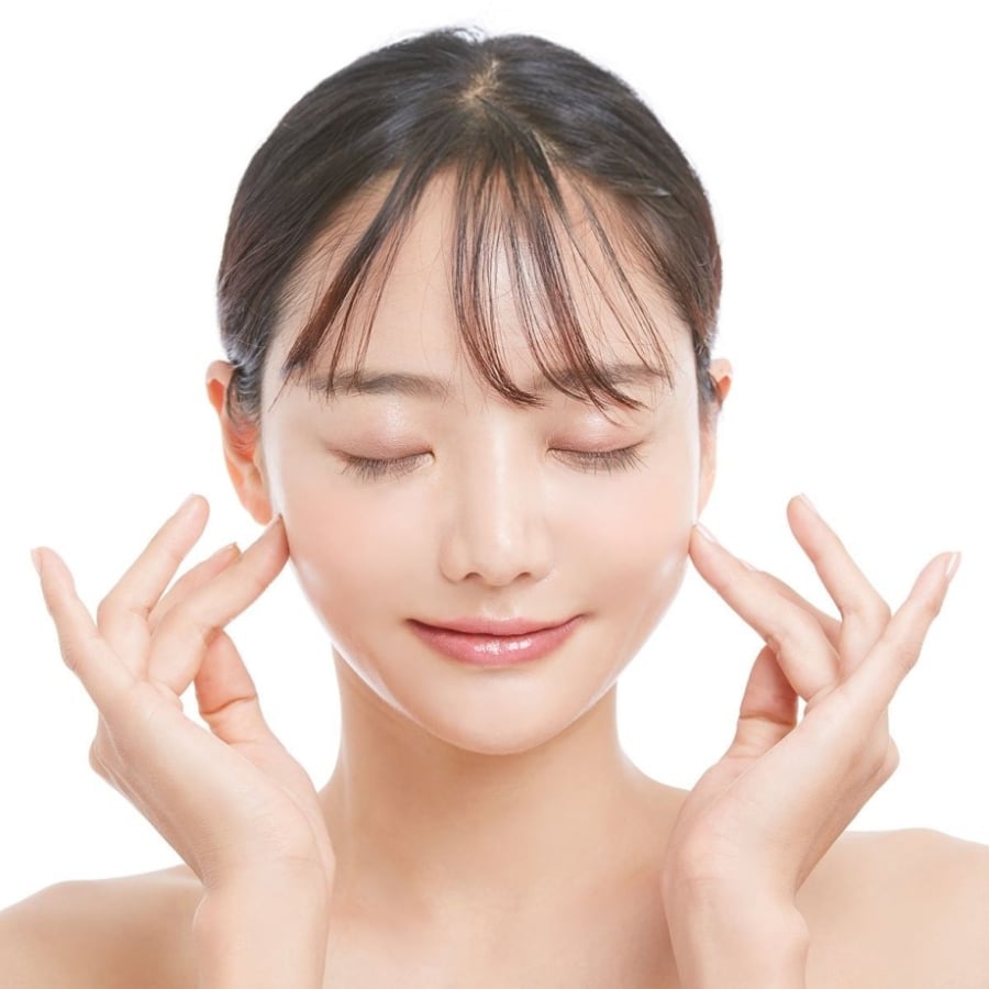  Kem chống nắng là sản phẩm không thể thiếu trong quy trình chăm sóc da mỗi ngày, đặc biệt khi bạn bước qua tuổi 30.