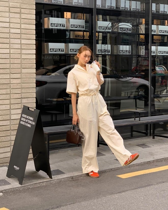  Một set đồ với chất liệu sơ mi đồng bộ là lựa chọn hoàn hảo.