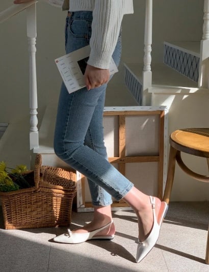  Giày slingback đã trở lại xu hướng thời trang vào năm nay và hứa hẹn sẽ tiếp tục thịnh hành trong mùa hè tới.