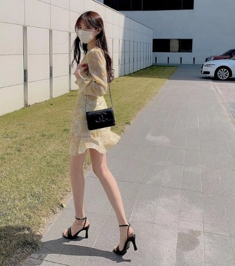  Sandal quai ngang là một trong những thiết kế “bất hủ”, luôn giữ vững được vị trí của mìn