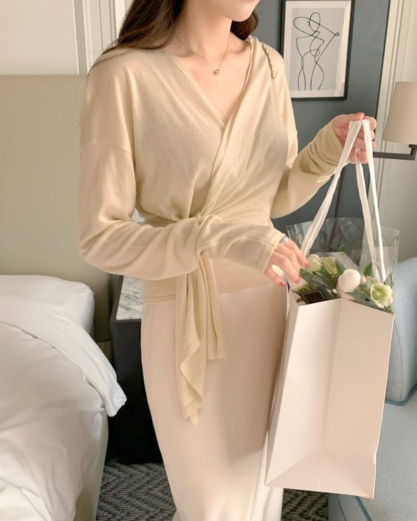  Một số mẫu có đường chiết eo tinh tế, trong khi những thiết kế khác lại sử dụng phom rộng