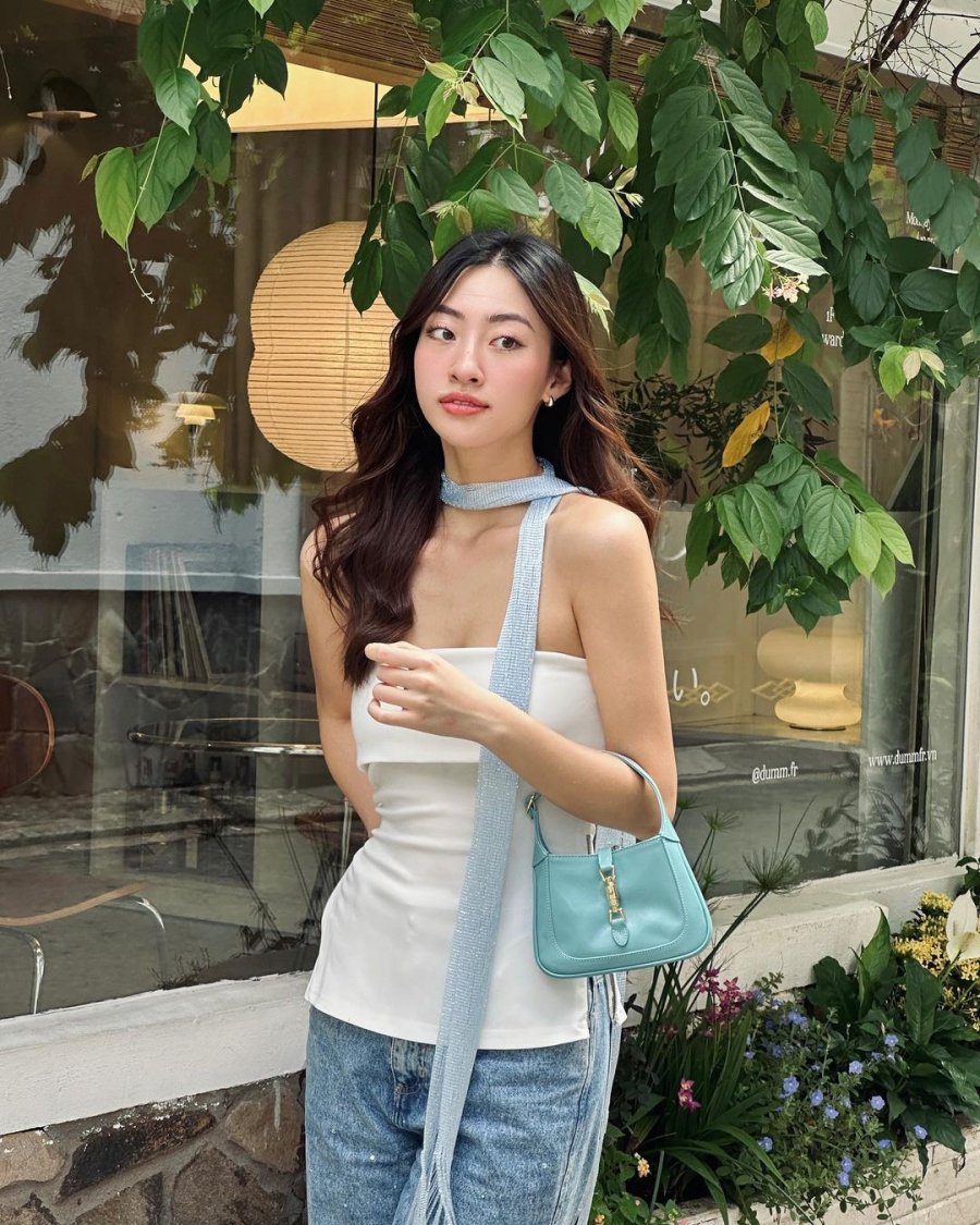  Thiết kế ôm sát cơ thể giúp tôn lên đường cong quyến rũ nhưng vẫn đảm bảo sự thoải mái nhờ vào chất liệu mềm mại.