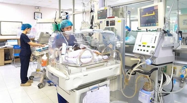  Trẻ suy hô hấp sau sinh mổ chủ động được điều trị tích cực tại Trung tâm Sơ sinh – Bệnh viện Nhi Trung ương - Ảnh: Bệnh viện Nhi Trung ương