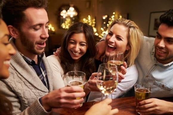  Không ít người tin rằng “mối quan hệ chính là tiền bạc”, nên dồn thời gian xây thật nhiều quen biết.