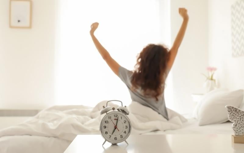  Cụ thể, người trưởng thành thường xuyên ngủ trước 21h có khả năng hoạt động thể chất nhiều hơn khoảng 30 phút so với người ngủ lúc 1h sáng.