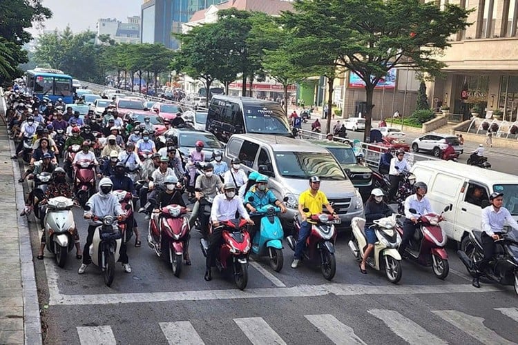  Chỉ chưa đầy gần 1 năm nữa, Hà Nội sẽ cấm xe máy xăng trong vành đai 1.