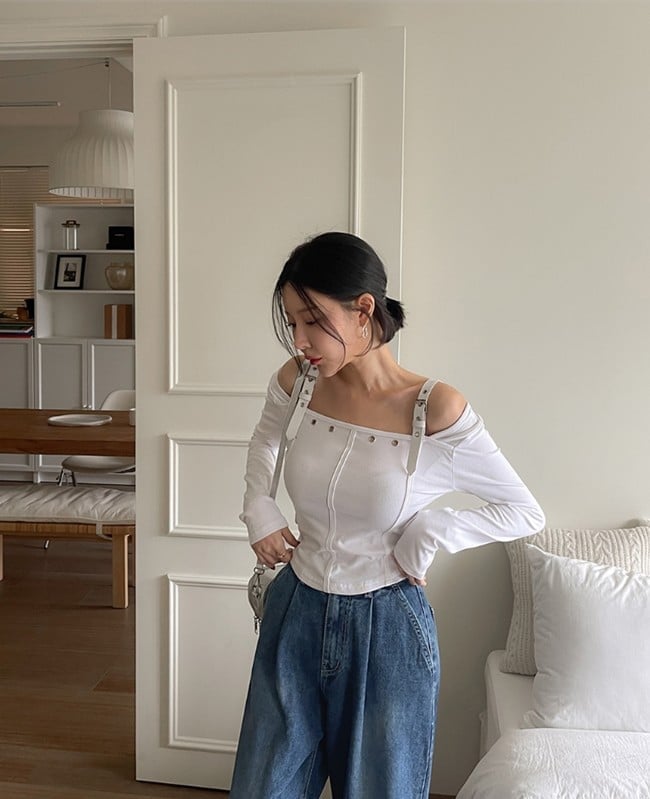  Các thiết kế áo hở vai, trễ vai đã manh nha trở lại đường đua thời trang khi mùa nóng đến gần