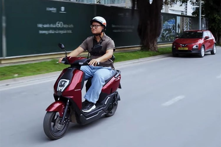  Honda Việt Nam bán pin xe máy điện ICON e: từ 9,62 triệu đồng.