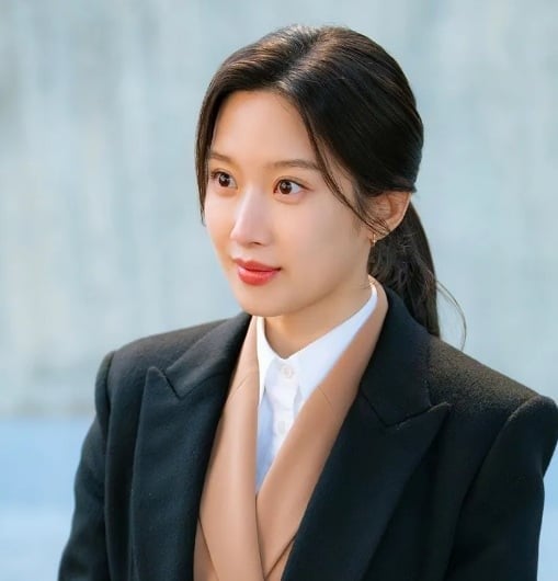  Xuất hiện trong Law and the City, Moon Ga Young gây ấn tượng mạnh nhờ mái tóc buộc thấp