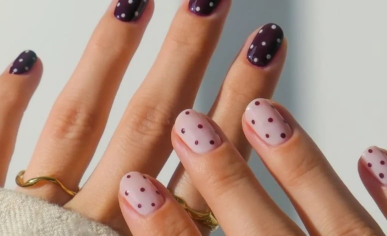  Sau mùa Hè sôi động, mẫu nail chấm bi bước vào Thu với diện mạo thanh lịch hơn.