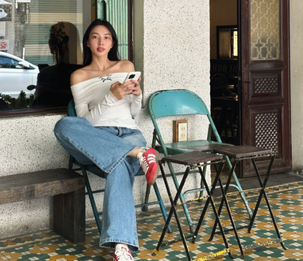  Áo trễ vai chính là 