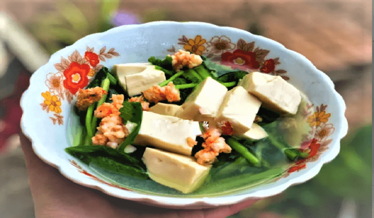 Canh cải xanh nấu đậu hũ. Ảnh minh họa