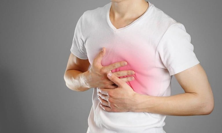 Người bệnh có thể xuất hiện triệu chứng đau vùng thượng vị khi mắc ung thư gan. Ảnh minh họa/Nguồn hongngochospital