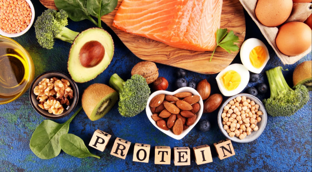 Việc bổ sung protein có thể linh hoạt từ cả nguồn động vật và thực vật, tùy theo nhu cầu, lối sống và chế độ ăn uống của mỗi người.