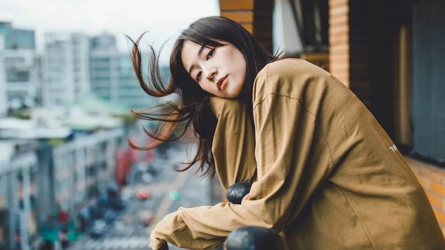 Phụ nữ khôn ngoan thường có những hành động tinh tế để thu hút và giữ chân chồng.