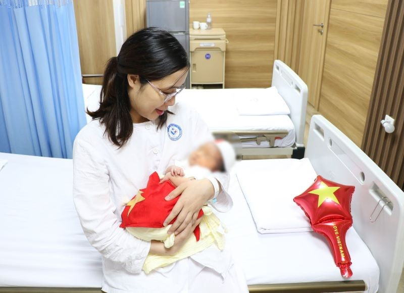 Khoảng khắc hạnh phúc của mẹ con sản phụ - Ảnh BVCC