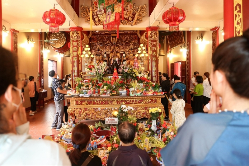  Rằm tháng 7 nên đi chùa chiền, nhà thờ cầu xin sức khỏe, cầu bình an, cầu siêu… để mang lại sự an yên trong tâm hồn. Ảnh minh họa