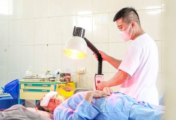 Điều trị liệt mặt ngoại biên - Ảnh BVCC