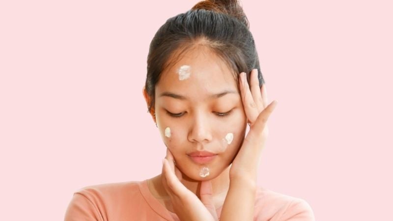  Sau khi tẩy nốt ruồi, vùng da mới thường hơi đỏ, đây là phản ứng bình thường và sẽ dần biến mất.