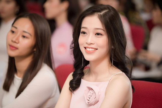 Tham gia Hoa hậu Việt Nam 2018, cô gái 20 tuổi nhanh chóng là một trong những thí sinh tiềm năng cho ngôi vị cao nhất.