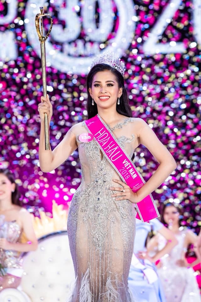 Hoa hậu Việt Nam 2018 Trần Tiểu Vy sẽ tham dự Miss World 2018 trong thời gian tới đây. Nhan sắc của cô được đánh giá cao, phù hợp với tiêu chí Hoa hậu Thế giới. Trần Tiểu Vy cao 1,74 m, số đo ba vòng 84-63-90 cm.