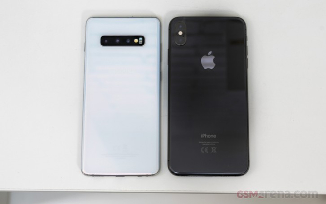  Galaxy S10+ và iPhone Xs Max.